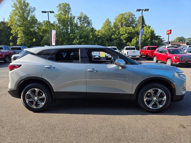 Used 2025 Chevrolet Blazer LT AWD/4WD image 9