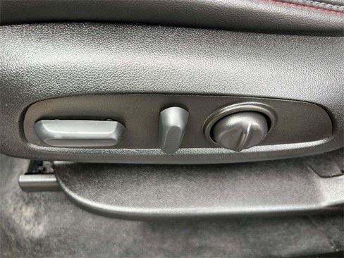 Certified 2023 Chevrolet Traverse RS image 17