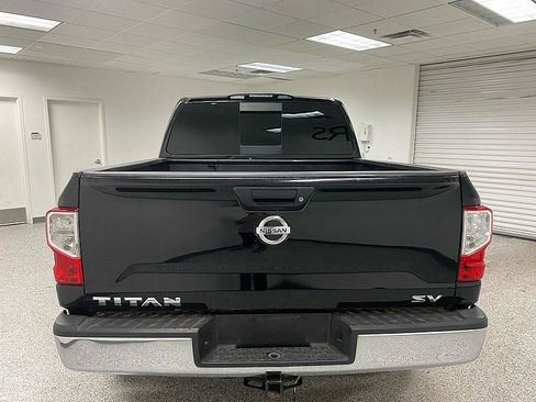 Used 2017 Nissan Titan SV image 6