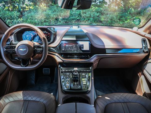 Used 2025 Aston Martin DBX 707 AWD/4WD image 19