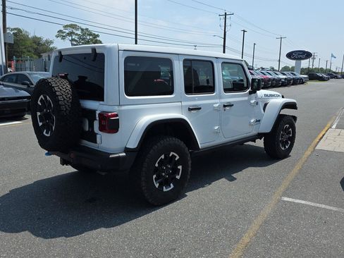 Used 2024 Jeep Wrangler Unlimited Rubicon 4xe AWD/4WD image 8