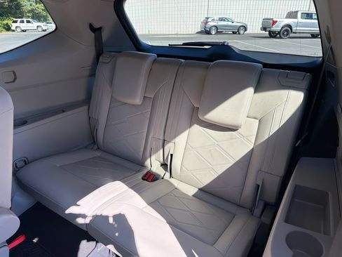 Used 2025 Volkswagen Atlas SE FWD image 21