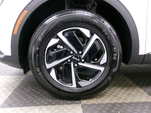 Used 2025 Kia Sportage LX AWD/4WD image 16