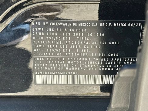Used 2025 Volkswagen Tiguan SE AWD/4WD image 33