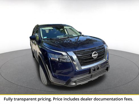 Used 2025 Nissan Pathfinder SV FWD image 2