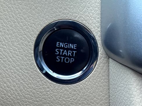 Used 2015 Toyota Highlander XLE image 9