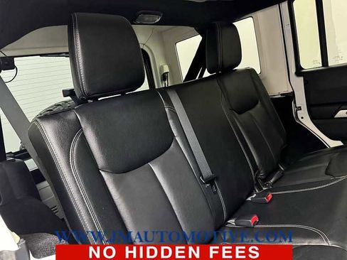 Used 2017 Jeep Wrangler Unlimited Rubicon image 18