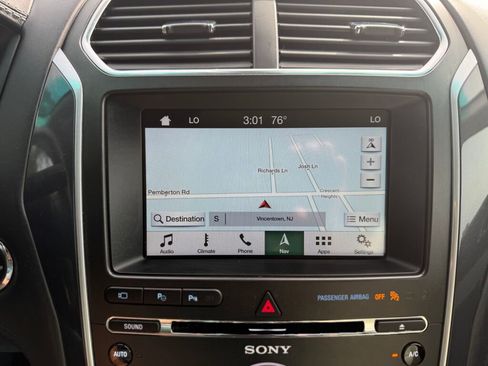 Used 2017 Ford Explorer Platinum image 19