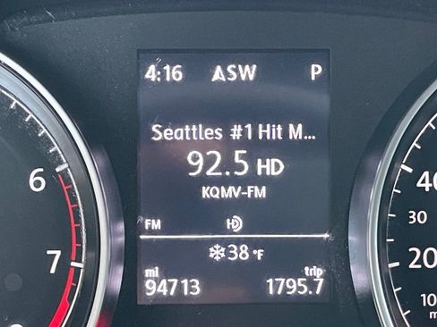 Used 2016 Volkswagen Golf S image 36