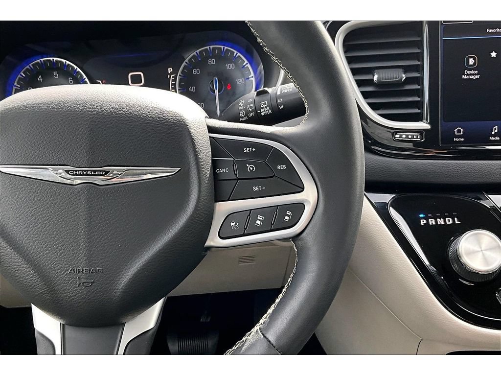 Used 2022 Chrysler Pacifica Touring-L FWD image 12
