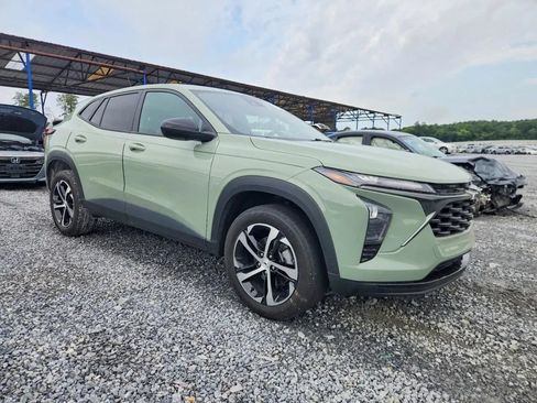 Used 2024 Chevrolet Trax RS FWD image 1