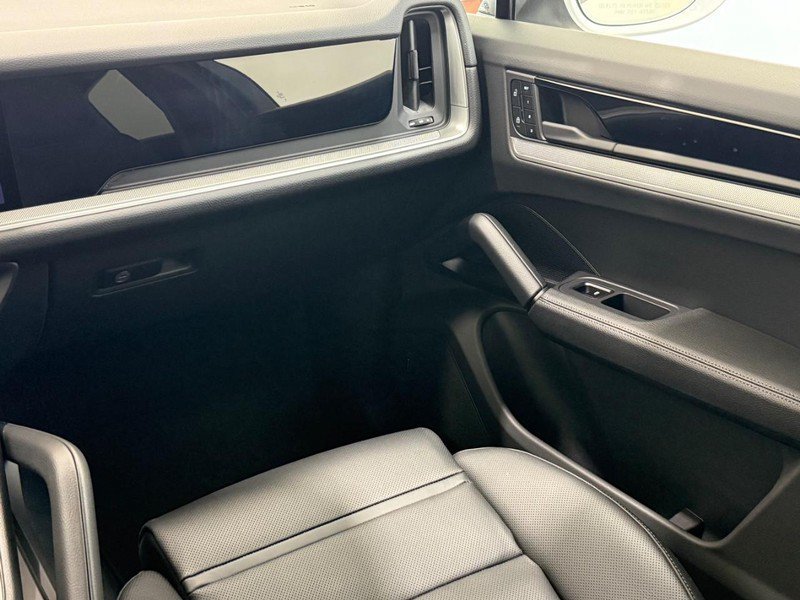 Certified 2026 Porsche Cayenne Coupe AWD/4WD image 18