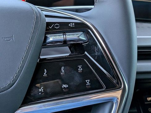 New 2026 Cadillac Vistiq Platinum image 17