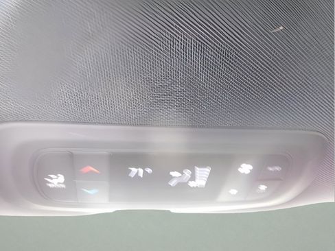 Used 2025 Chrysler Pacifica Select FWD image 12