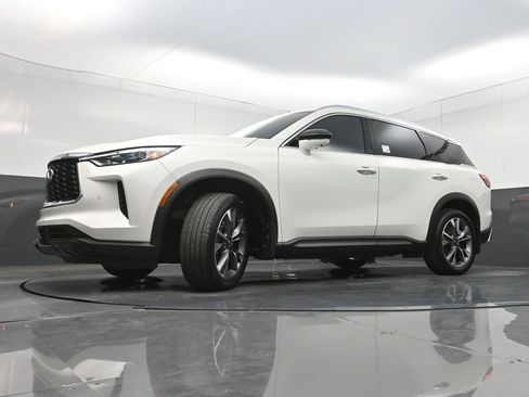 Used 2023 INFINITI QX60 Luxe w/ Vision Package FWD image 32