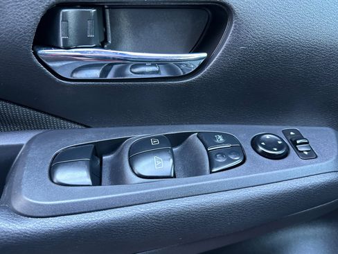 Used 2023 Nissan Kicks SV image 11