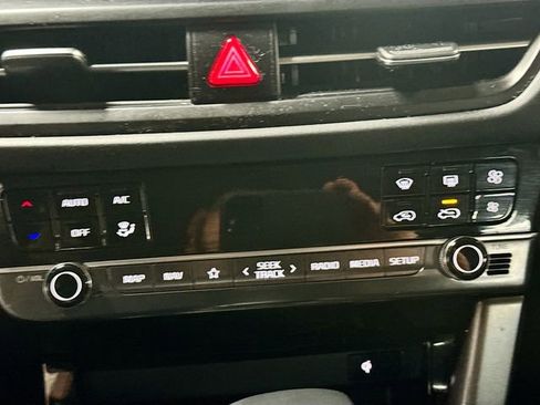 Used 2024 Kia Seltos EX image 16