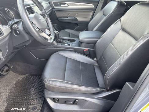 Used 2021 Volkswagen Atlas Cross Sport SE FWD image 12