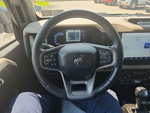 Used 2023 Ford Bronco Wildtrak image 17