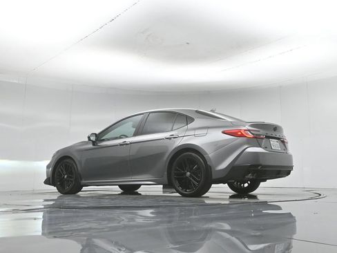 Used 2025 Toyota Camry SE FWD image 3