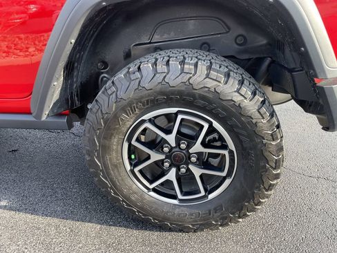 Used 2025 Jeep Wrangler Unlimited Rubicon image 6