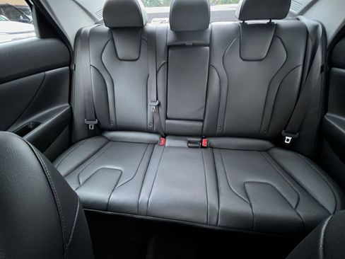 Used 2025 Hyundai Elantra Limited image 42