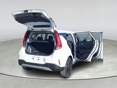 Used 2023 Kia Soul EX image 13