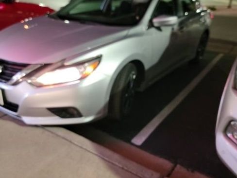 Used 2017 Nissan Altima 2.5 SV image 3
