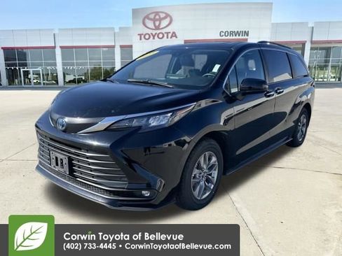 Used 2025 Toyota Sienna XLE image 7