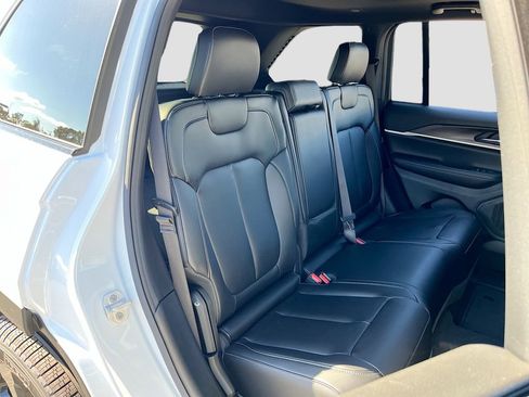 New 2025 Jeep Grand Cherokee Limited w/ Black Appearance Package image 27