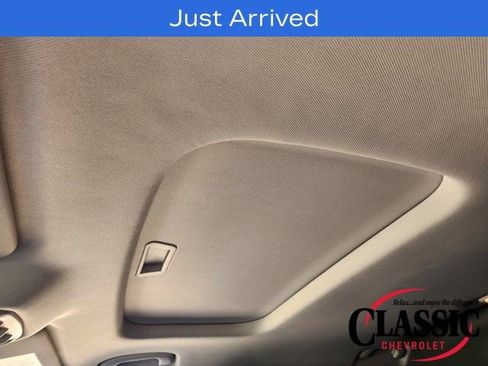 Used 2024 Chevrolet Trax LT w/ Sunroof Package image 34