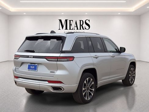 Used 2022 Jeep Grand Cherokee Overland w/ Luxury Tech Group IV AWD/4WD image 5
