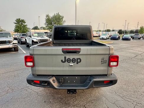 Used 2023 Jeep Gladiator Sport AWD/4WD image 13