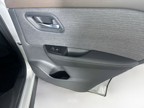 Used 2023 Nissan Rogue SV image 29