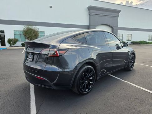 Used 2024 Tesla Model Y 2WD image 5