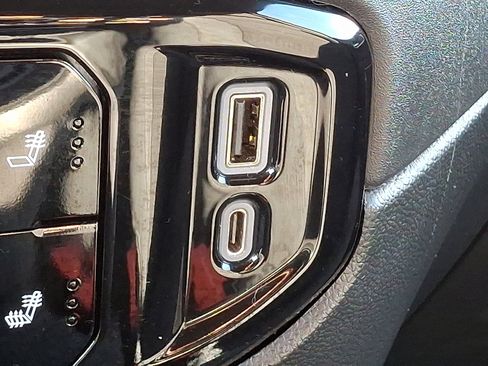 Used 2023 Chevrolet Silverado 1500 LT image 24