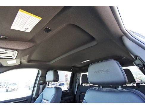 Used 2025 GMC Sierra 2500 AT4 image 26