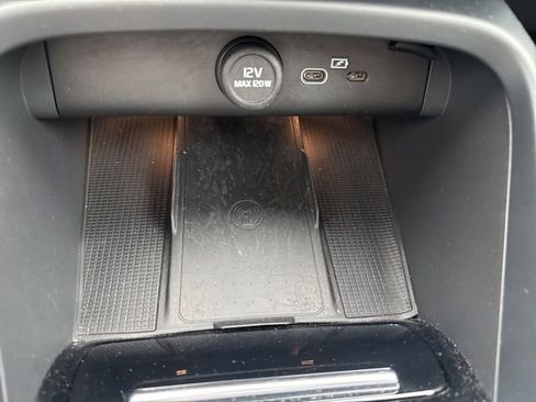 Used 2023 Volvo XC40 B5 Plus w/ Driver Assist Package AWD/4WD image 18