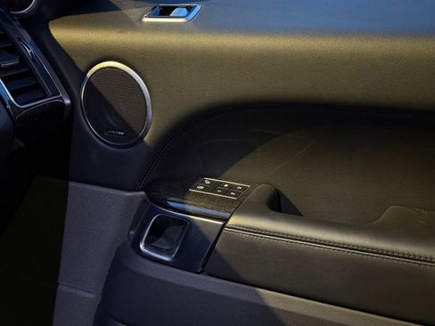 Used 2020 Land Rover Range Rover Sport HSE image 25