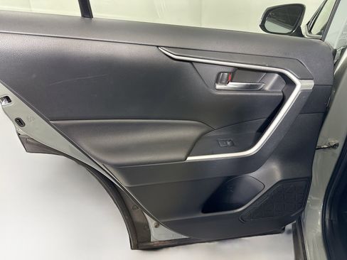 Used 2022 Toyota RAV4 XLE Premium image 27