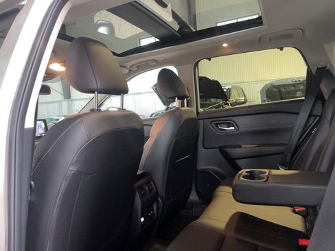 Used 2024 Nissan Rogue SL w/ SL Premium Package image 22