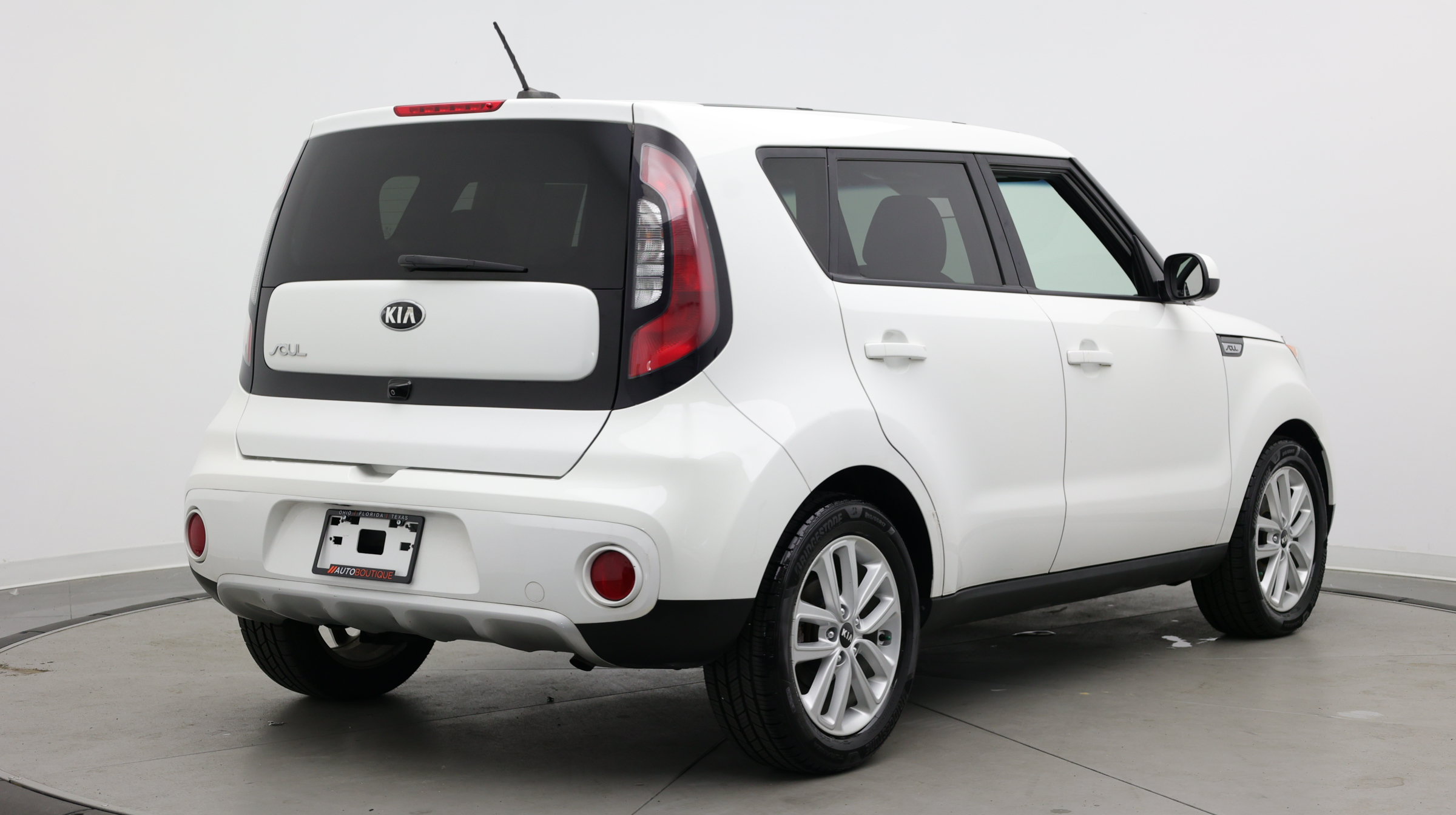 Used 2017 Kia Soul + FWD image 7