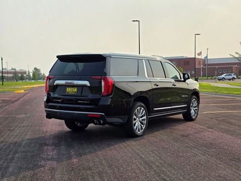 Used 2022 GMC Yukon XL Denali image 3