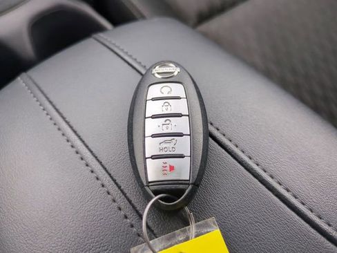 Used 2018 Nissan Rogue SV FWD image 28