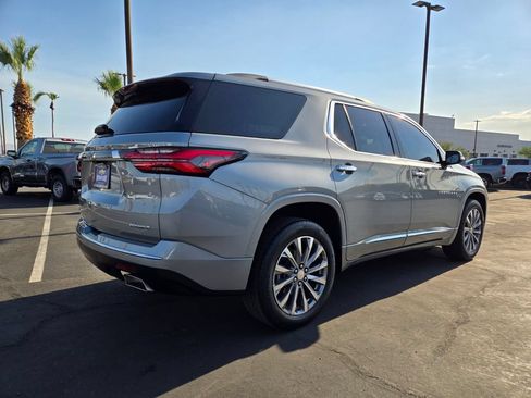 Used 2023 Chevrolet Traverse Premier FWD image 6