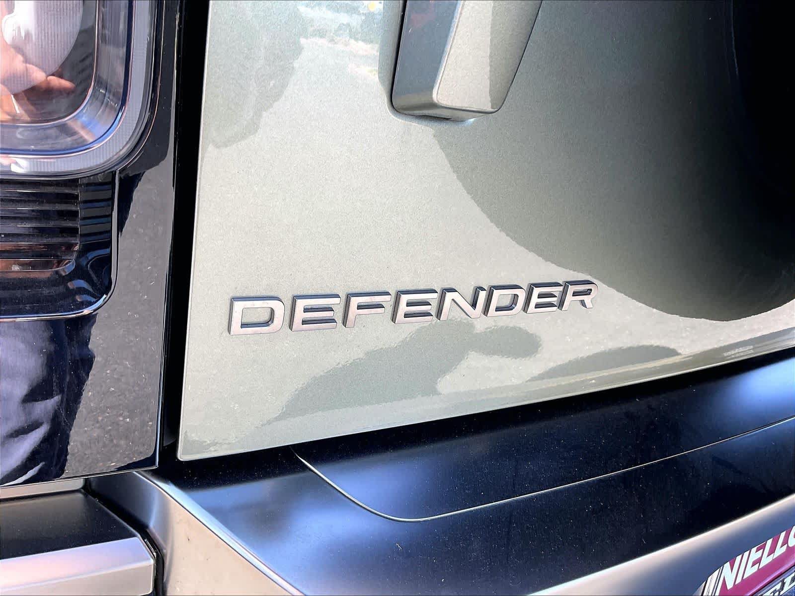 Used 2023 Land Rover Defender 90 X AWD/4WD image 11