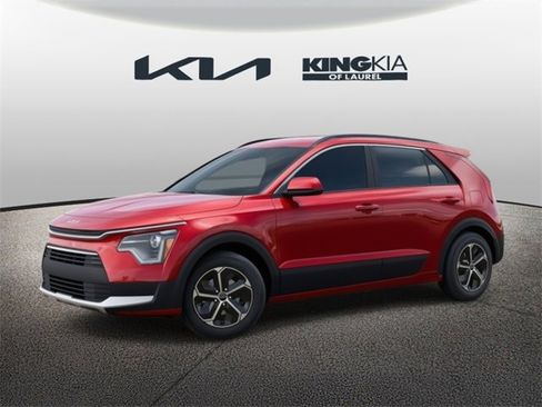 Used 2025 Kia Niro LX image 3