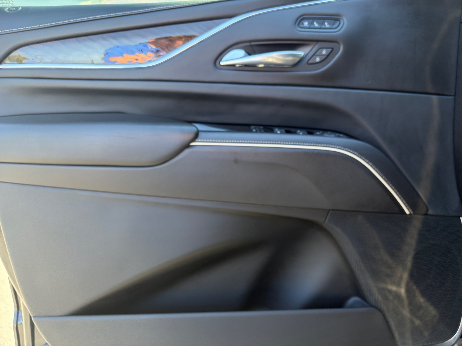 Used 2021 Cadillac Escalade Sport Platinum AWD/4WD image 9