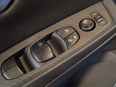 Used 2025 Nissan Sentra SV FWD image 27