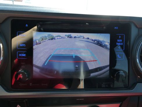 Used 2019 Toyota Tacoma TRD Off-Road w/ Technology Package AWD/4WD image 31